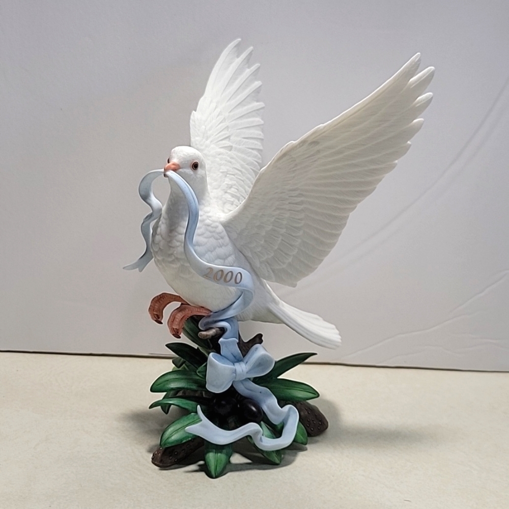 2000 Millenium Dove by Lenox Commemorative porcelain sculpture